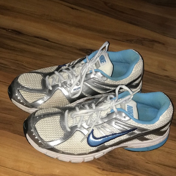 Nike Shoes - Women’s Nike Air Alaris running shoes Sz 9